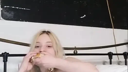 Jilat burger sambil bugil