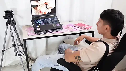 Insinyur sistem mulai menonton porno istriku -.-