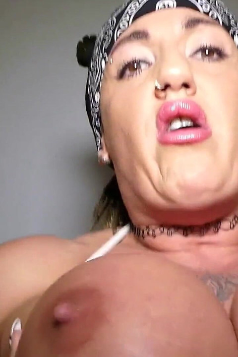 Saya mengepam pepek saya dan saya memancut mani