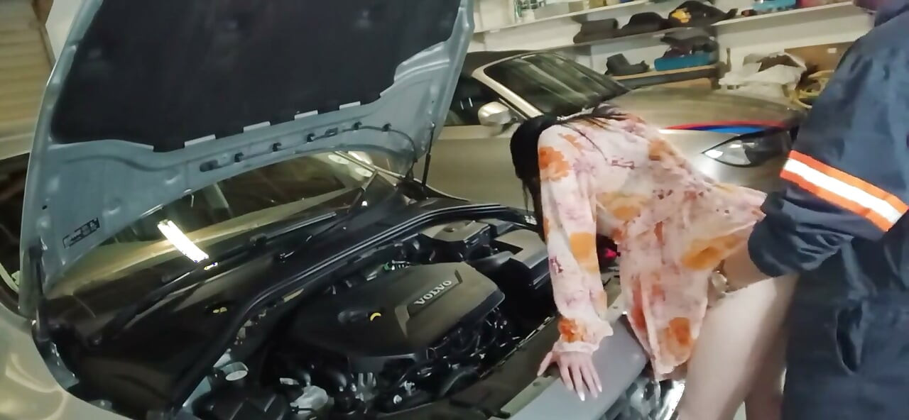Fucking the Mechanic to Fix My Car Faster