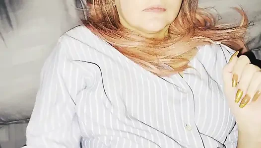 Üvey annem ile uzun zamandır beklenen bir toplantı. Uzun bir ayrılık sonrası külotunu giydim!