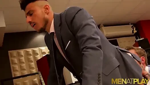 Menatplay iş arkadaşları Geordie Jackson ve Klein Kerr götten sikişiyor