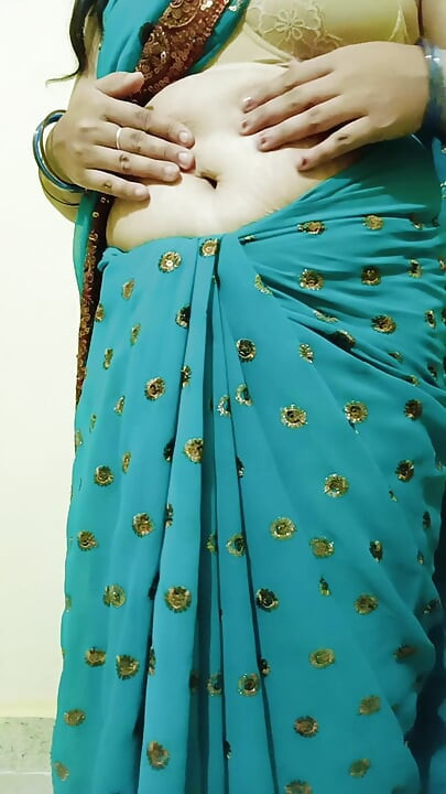 My friend wife wearing saree and remove