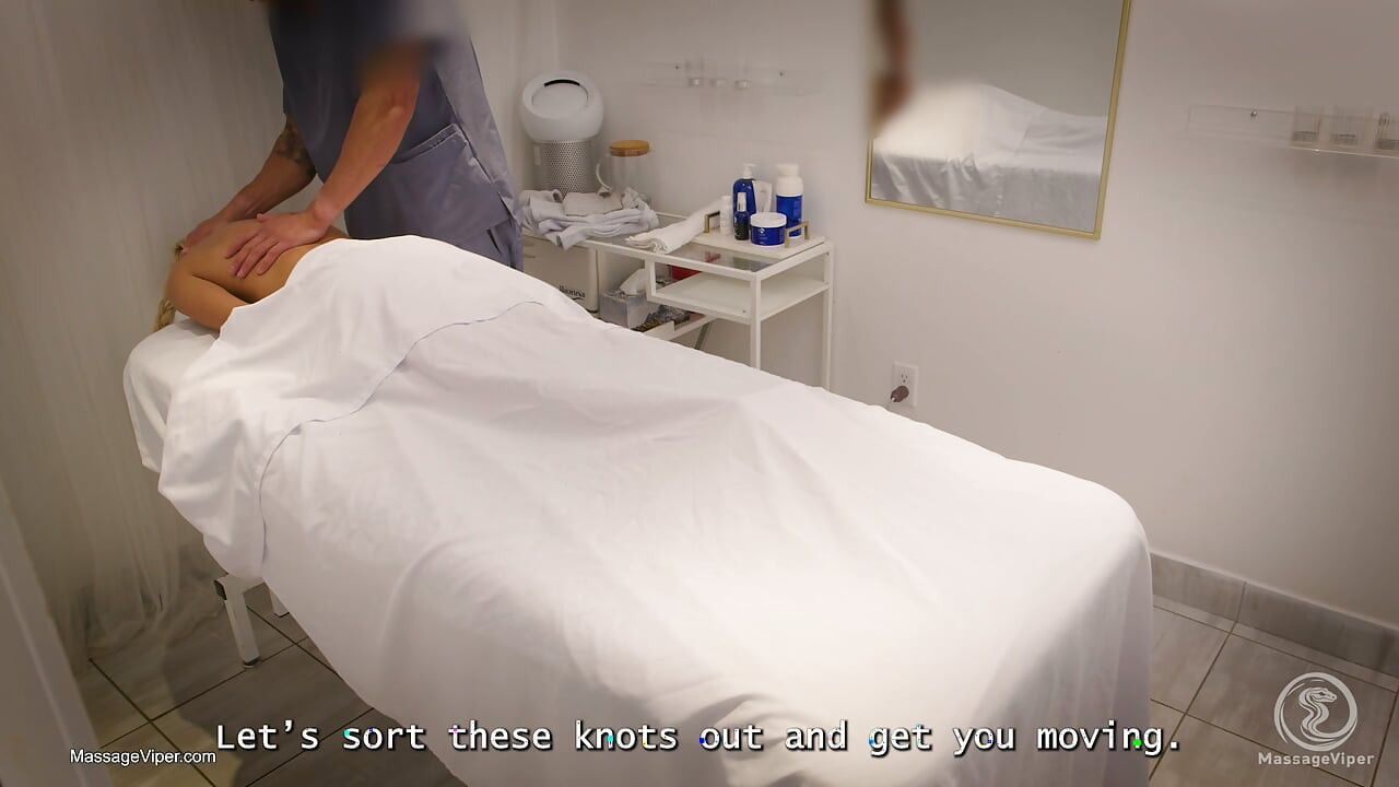 Blonde fitness model fucking her massage therapist