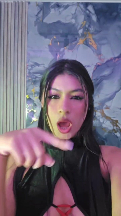 A happy Friday my precious ones, I'm going to be live for a while in case you want to come and accompany me, because in a few