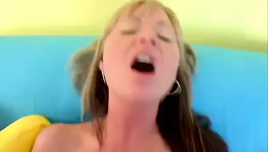 Vintage Blonde MILF Bimbo Sucks!