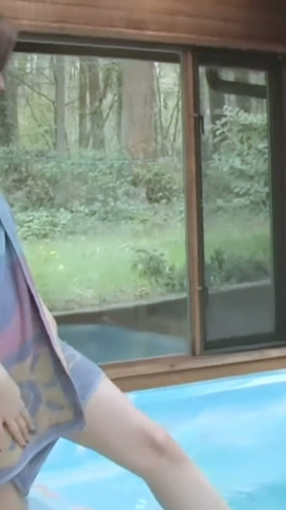 Pale Brunette in the Hot Tub - Fingering and Toy