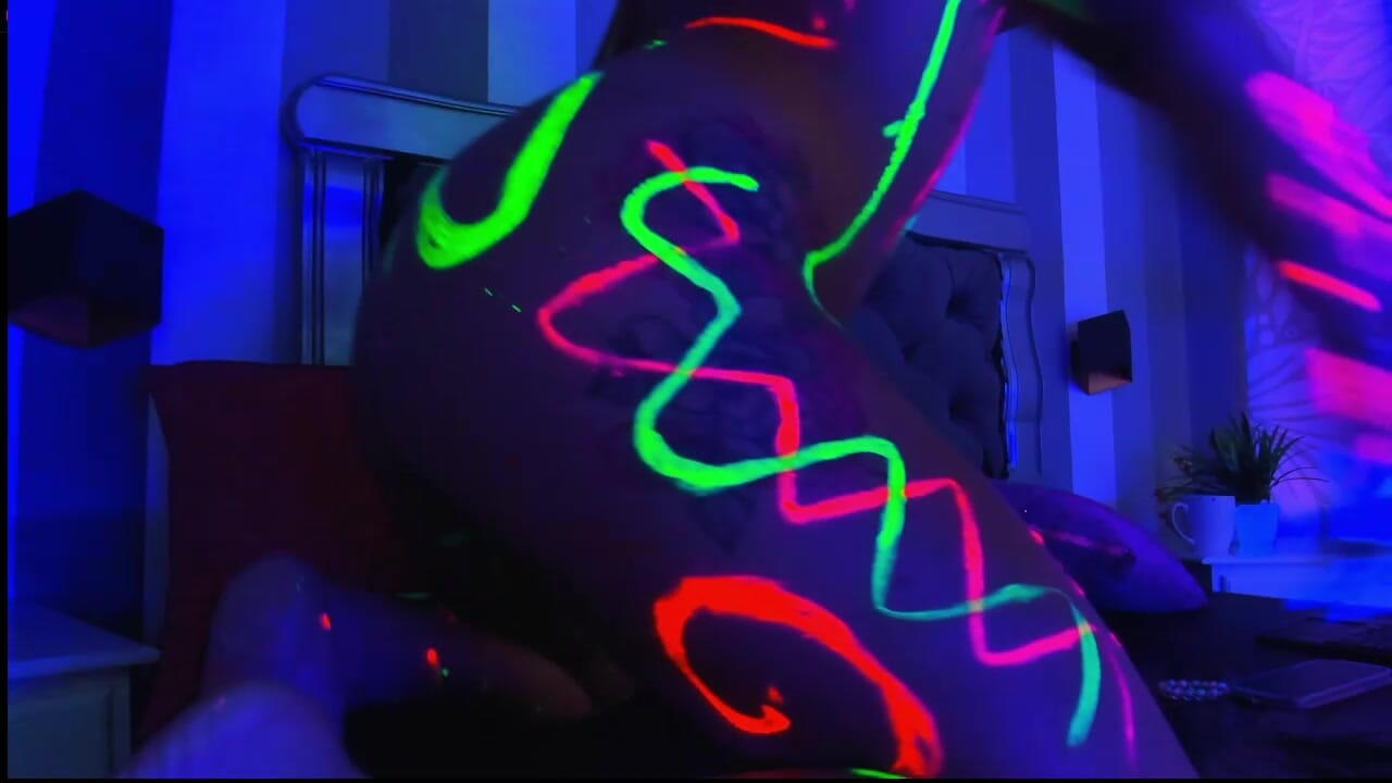 SHOW NEON TEASE IM READY FOR YOU DICK
