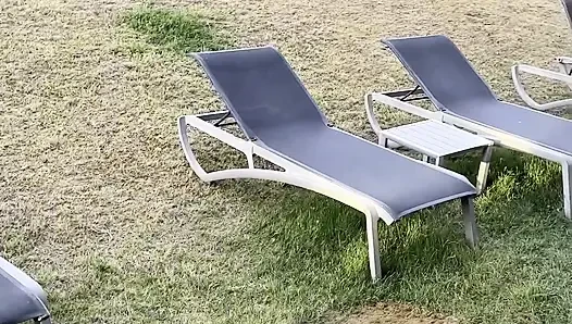 Cewek eksibisualis lagi asik masturbasi sendirian