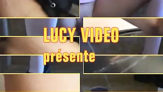 Aksi hot lesbian tante seksi rambut pirang yang lagi asik muasin memeknya pakai kaca di luar ruangan