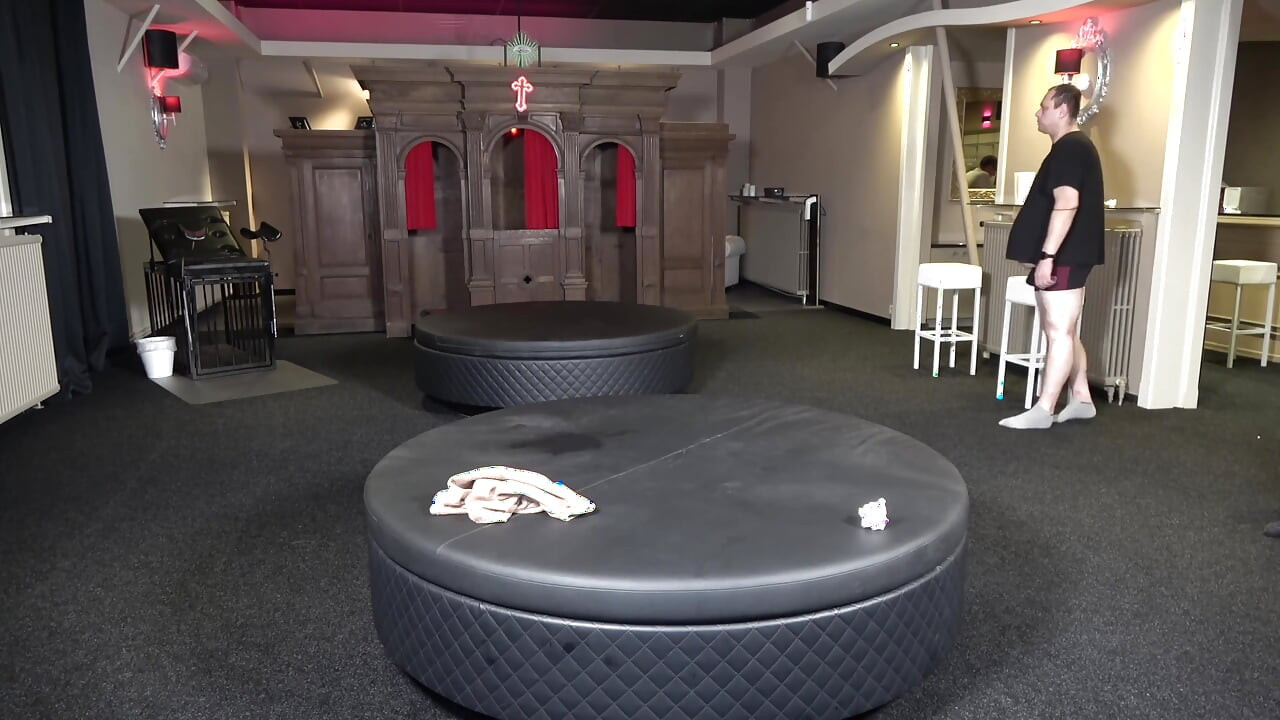 Futând goală: curvă germană Xenia vs 30 de bărbat excitat. Futai brut, ejaculare înăuntru, fără limite în culise