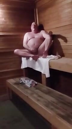Beardaddychub Takes a Sauna