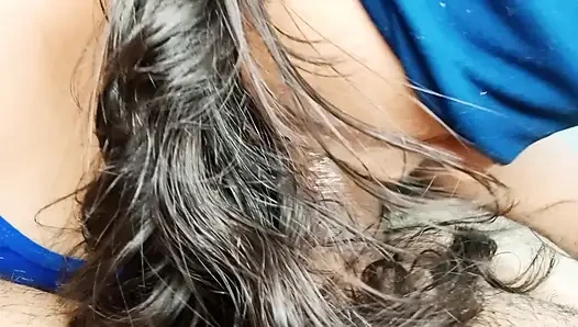 Adik tiriku yang masih muda nyepong kontolku dengan semangat sampai bikin aku sange berat
