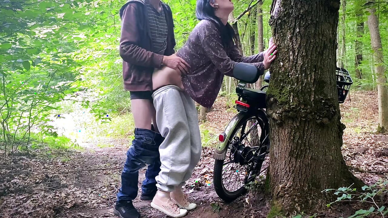 Helped a cutie fix her bike in the middle of nowhere and she thanked me with a juicy outdoor doggystyle & swallowed all my cum