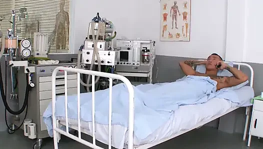 Fußleckende krankenschwester aus frankreich wurde im krankenhaus zertrümmert