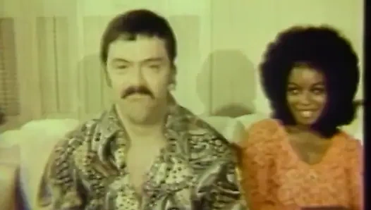 Black and white pussy licking in the bedroom