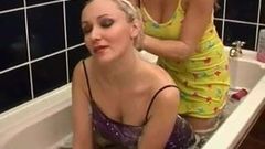 Lana y Teresa extremadamente calientes en la ducha