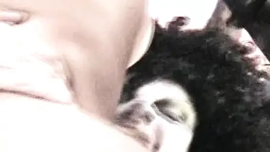 Tante sange rambut cokelat lagi asik fingering memeknya yang berbulu sampai klimaks