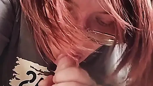 Amateur freundin blowjob statt kochen - kurvige brünette mit brille lutscht und wichst schwanz