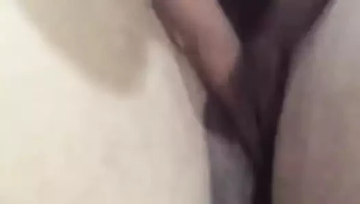 Vrouw met haar speeltje