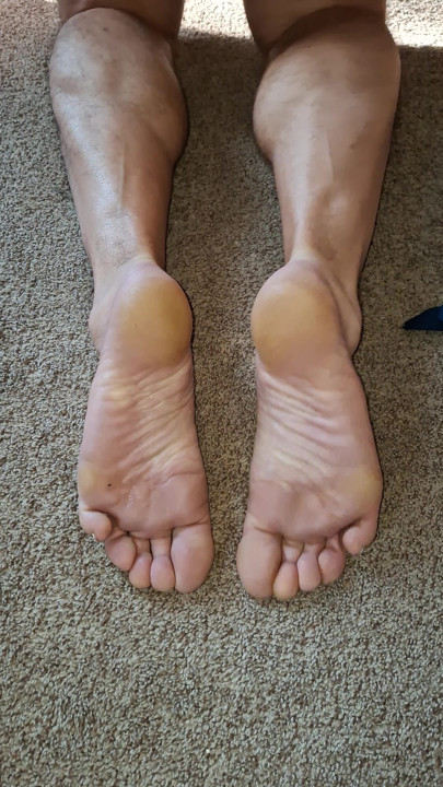 Shoot a big thick load all over my soft wrinkled soles