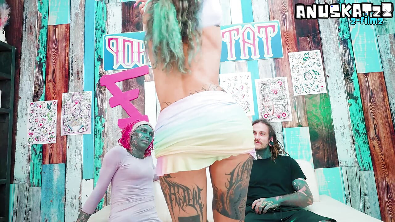 Tattoo customer pays with ass and receives double facial
