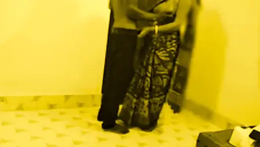 Aku pergi ke rumah kakak ipar india yang hot waktu lagi liburan rainy dan sama kakak iparku yang cantik,