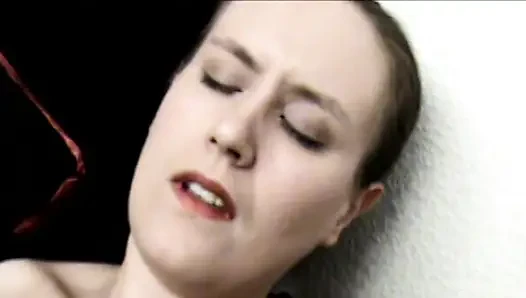 Kıllı sürtük lezbiyen sevgisini seviyor!