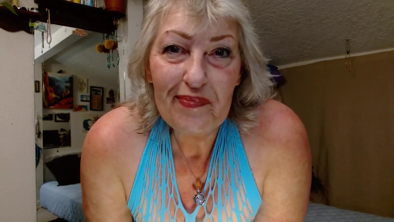1427 seksi Amerikalı gilf dawnskye romper'ını gösteriyor