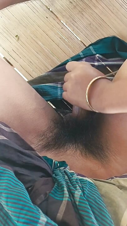 初めての処女体験の可愛い女の子。とても痛いハードコアセックス。村の学校の女子セックス。兄弟のヴァビのセックス