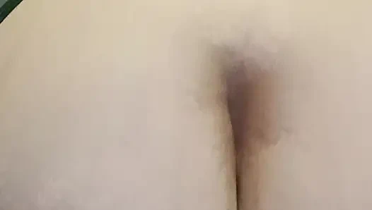 Cewek semok ini lagi asik ngentot dildo ukuran raksasa sambil pakai lingerie selangkangan