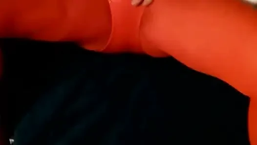 Gay cd, zayıf, yumurta, külotlu çorap ve leotarla mastürbasyon.