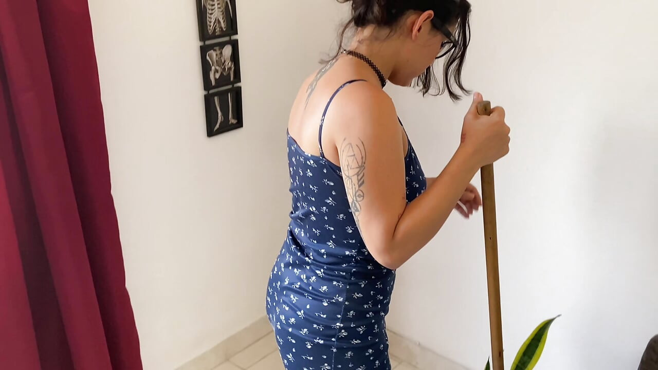 Min latina styvsyster bekänner vill att jag ska knulla henne! - Porr på spanska