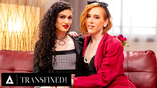 Transfixada - Shiri Allwood dá cada centímetro de seu pau trans para a co-estrela Lydia Black!