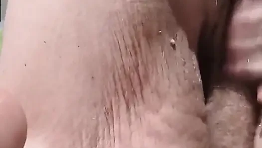 Boşalana kadar amına yumruk sokuyor