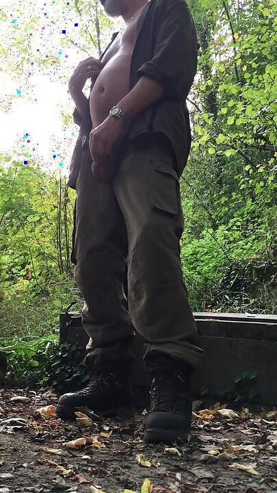Solo hike Having a piss