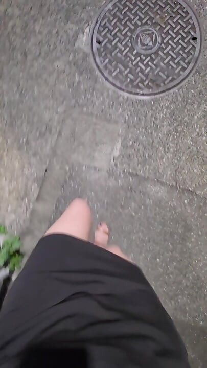 Shemale Ting Xuan Office lady pees outdoors