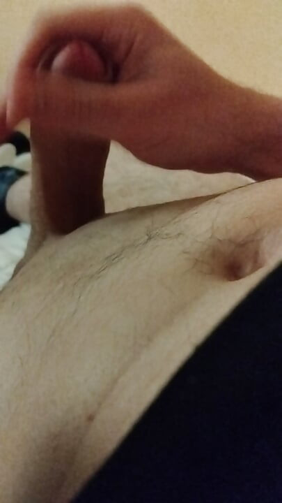 我抚摸自己并...