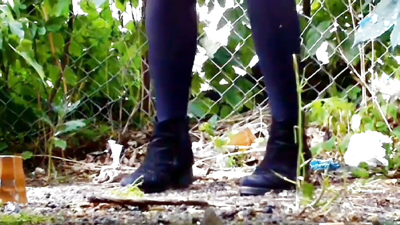 The Longest Outdoor Pee with a Completely Full Bladder