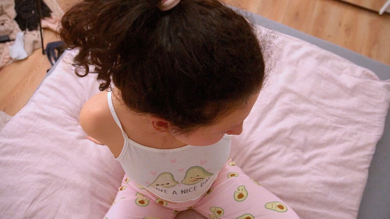 Utangaç üvey kız misyoner pozisyonunda derinden dölleniyor