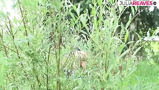 Горячая тинка скачет на огромном члене в зарослях до камшота в рот