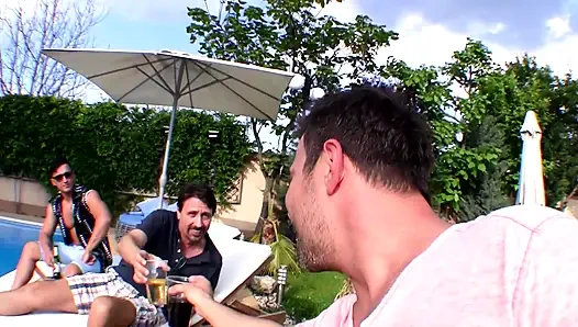 Вечеринка у бассейна с Titus 2 - мокрых шлюшек жестко трахают в оргии с бассейном