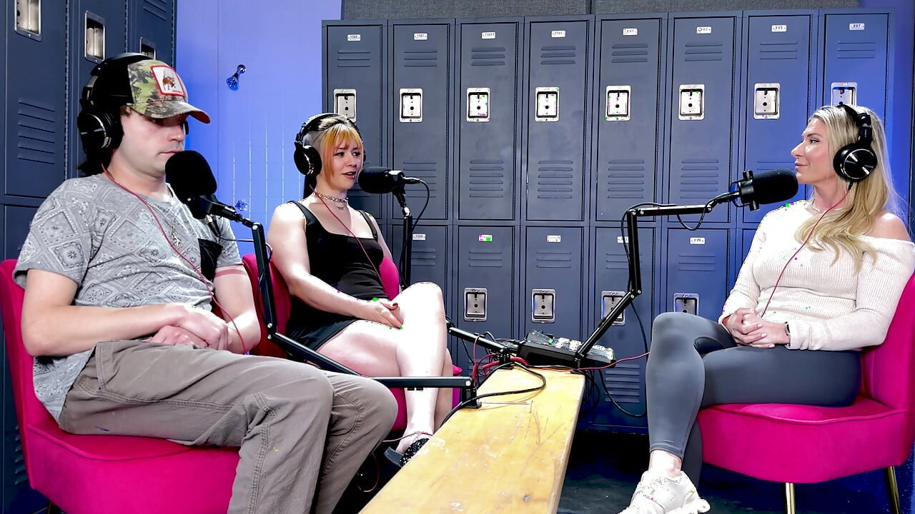 Ariel conversa com Stella Cloud e Buck sobre sua recente partida