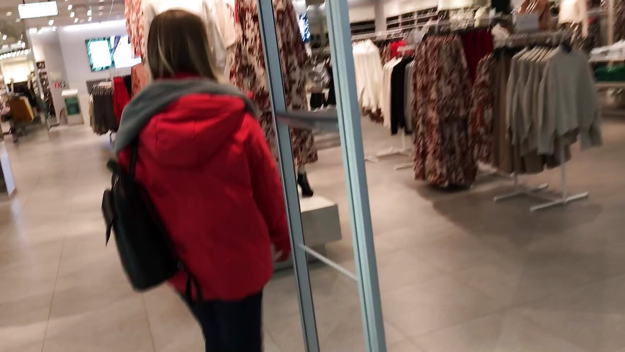 Sneaky Changing Room BJ - Amateur Girl Sucks Cock in Clothing Store RAW