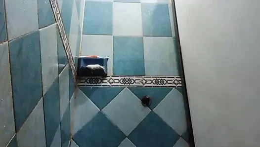 Duşta Meksikalı tombul Karmica'nın derlemesi