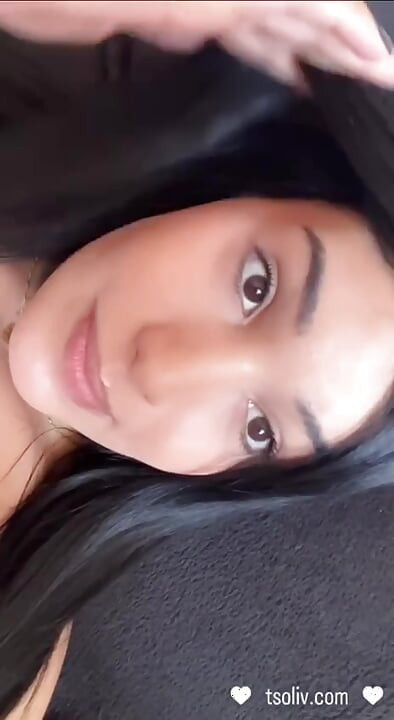 Horny trans love shaking her ass for his fans