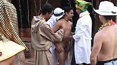 Kostümparty wird zu einer riesigen schwulen Orgie-Party