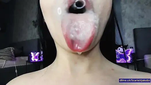 ScarlettJakobs Has the Kind of Charm and French Kisses That Keep You Watching