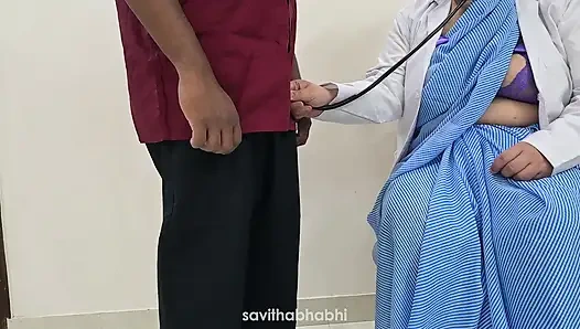 Indischer arzt überprüft schwanz von patient