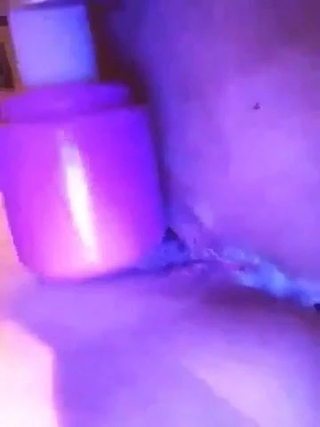 Le vibromasseur la rend crémeuse